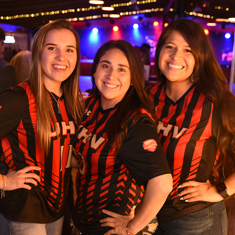 UHV students posing at Weekend for the Jaguar