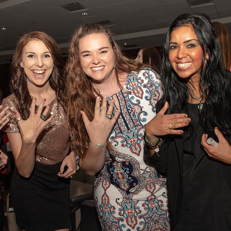 UHV students posing with their class rings